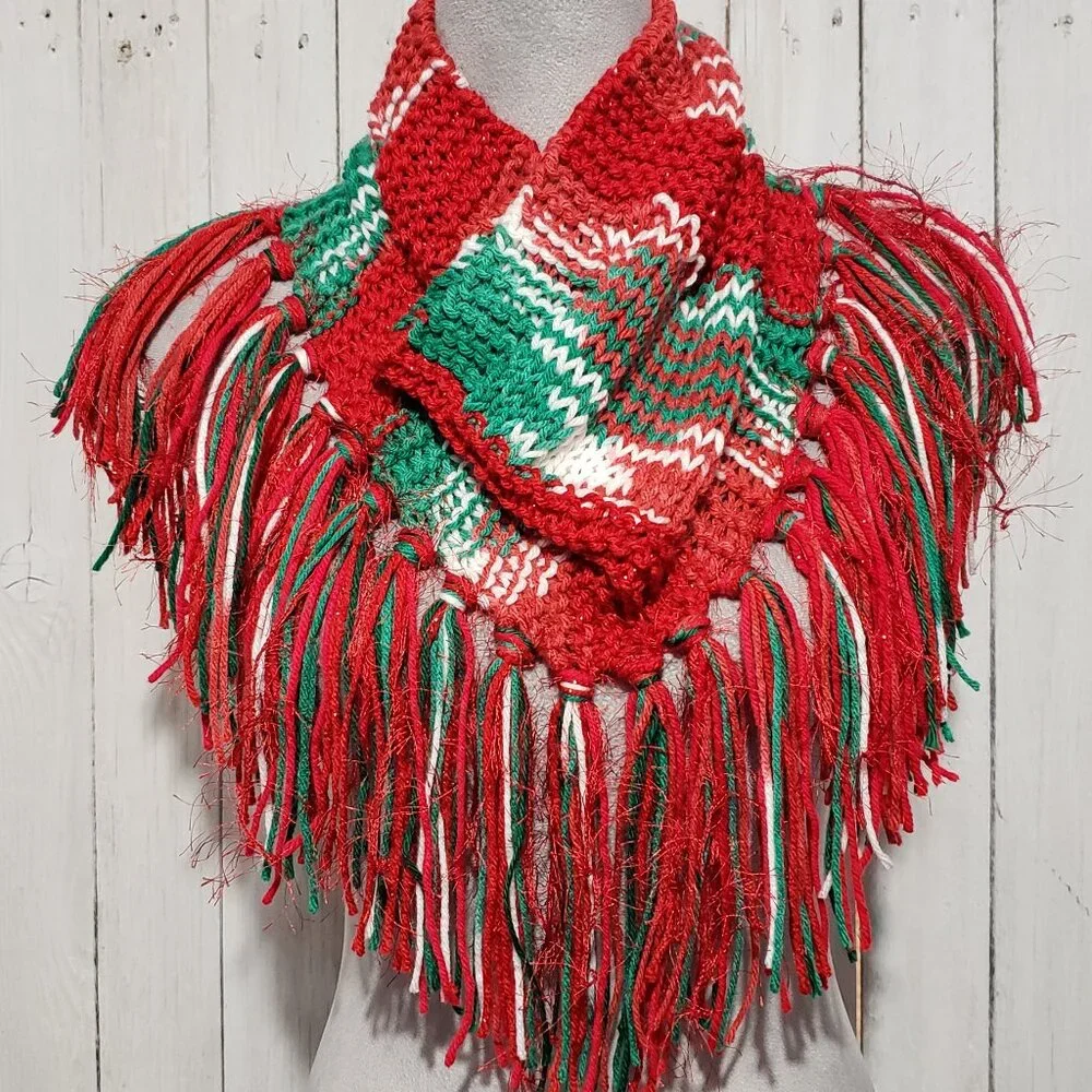 NEW‎ Hand Knitted Christmas Women's Boho Cowl Scarf Fringe Knit Red Green Party